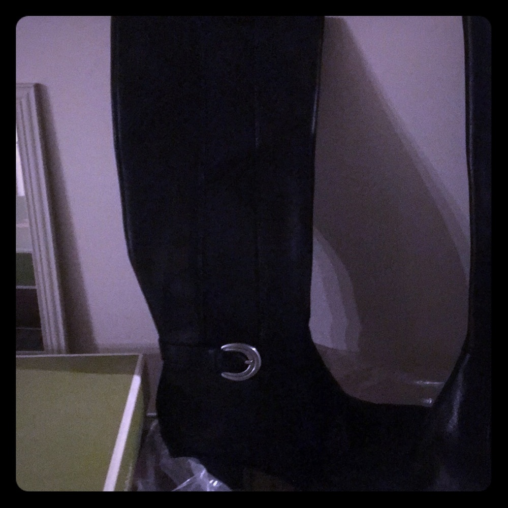 Ladies boots size 8.5 wide